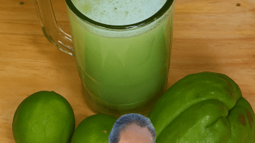 🌱 The “Sticky Weed” Secret: Why This Humble Garden Pest Is the Most Potent Detoxifier and Skin Healer You’re Ignoring